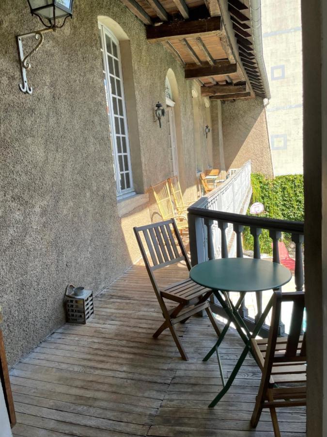 La Maison Aux Murs Anciens Et Ses Chambres Tarbes Exterior photo